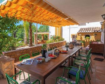 Cortijo Los Tulipanes Periana by Ruralidays - Periana - Patio