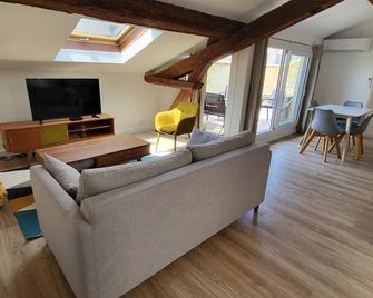 La Dolce Vita Nîmoise Terrace 100 m from the Arena - Nimes - Living room