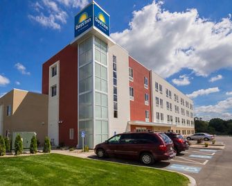 Days Inn by Wyndham South Bend/Notre Dame - South Bend - Building
