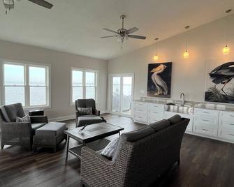Private beach. Amazing Chesapeake Bay views. Luxury Home near major attractions - Suffolk
