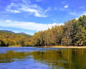 Above The Rivers Edge Cabin #1 - Luray - Buiten zicht