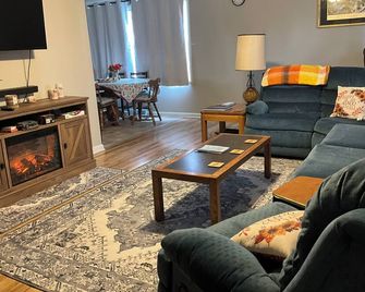 Centrally located 2 bedroom home - Riverton - Huiskamer