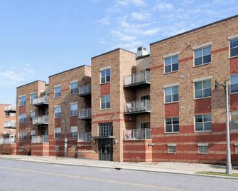 2 Bed/ 2 Bath At Cannery Square - Sun Prairie - Budova