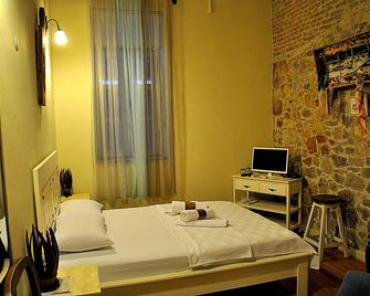 Gizemli Konak - אייבאליק - חדר שינה