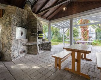 Valensija - Cute cottage in big yard - Jūrmala - Innenhof