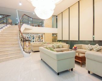 Golden Jomtien Beach Hotel - Jomtien - Lobby
