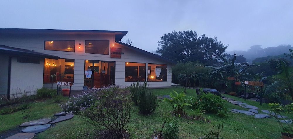 Outbox Inn - Santa Elena - Building