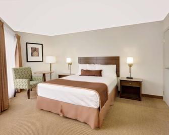 Ramada by Wyndham Kamloops - Kamloops - Makuuhuone
