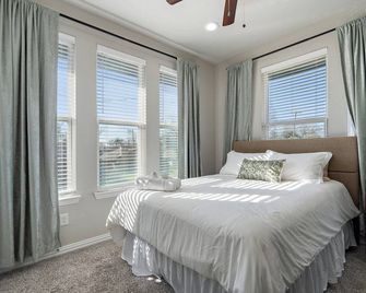 3BR Duplex - Walk to Bishop Arts - Fenced Yard - Dallas - Makuuhuone