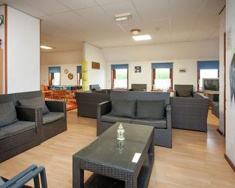 Authentic group accommodation in North Friesland on the Wadden Sea - Holwerd - Lounge