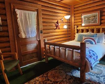 Bear Creek Ranch Bed & Breakfast - East Glacier Park - Bedroom