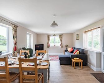 Orchard Barns - Dursley - Dining room