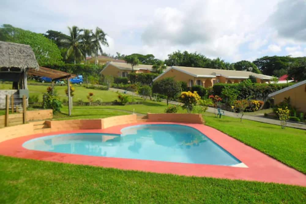 كويست أبرتمنتس - بورت فيلا - حوض السباحة