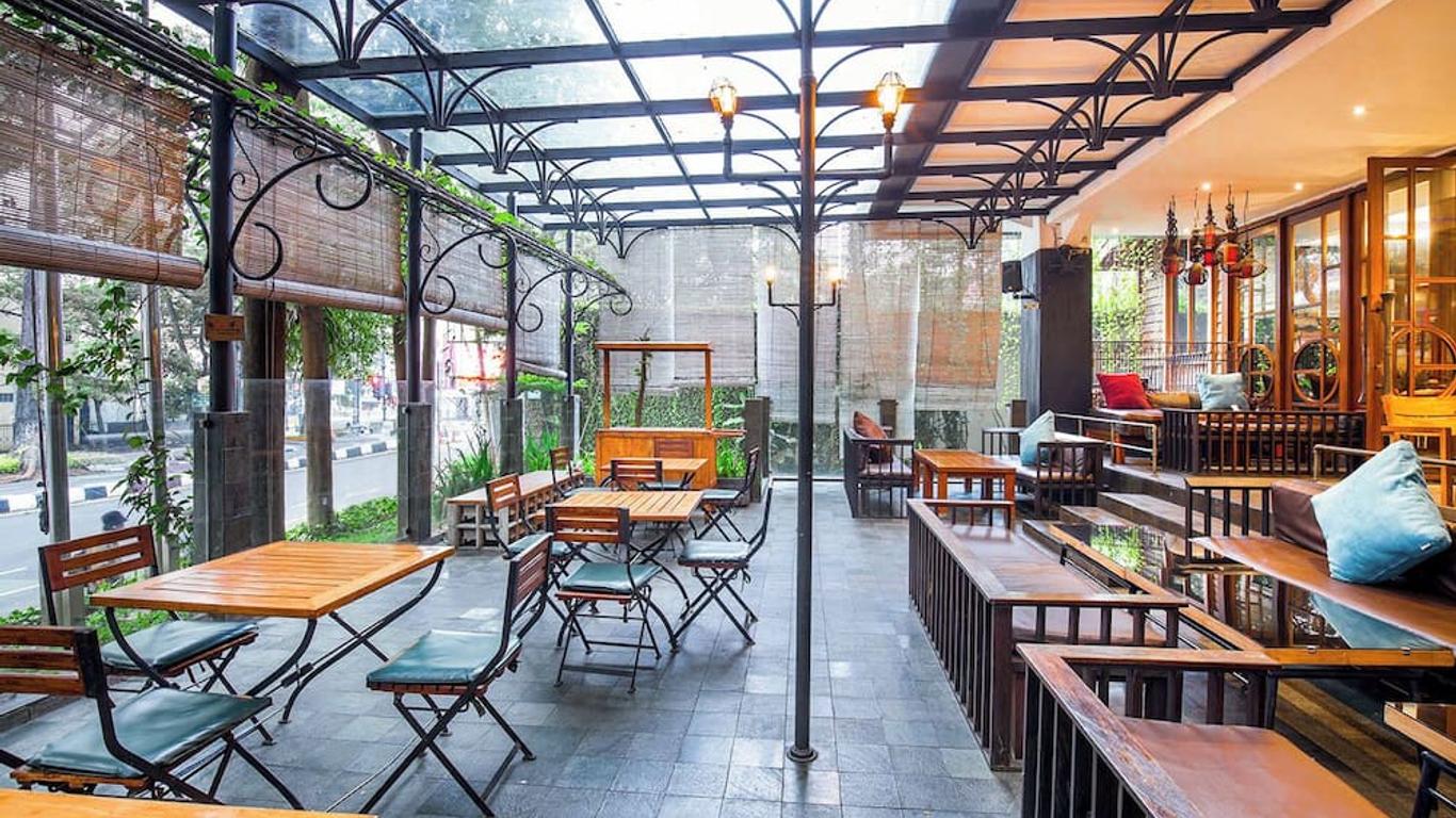 The 1O1 Bandung Dago