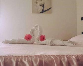 Hotel Ristorante Gallo D'Oro - Vignola - Bedroom