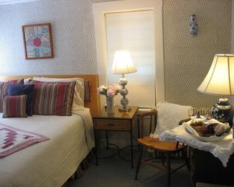 The 1720 House - Vineyard Haven - Bedroom