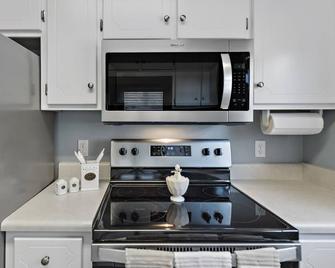 J&y Family 3br/2.5ba / Luxurytownhouse - Enterprise - Keuken