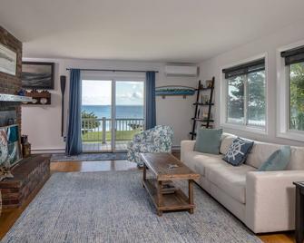 Paradise Water Front with a Private Beach! - Mattapoisett - Living room
