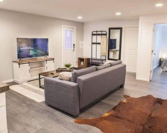 Relax & Enjoy This Spacious Gem In Easy Location - Vancouver