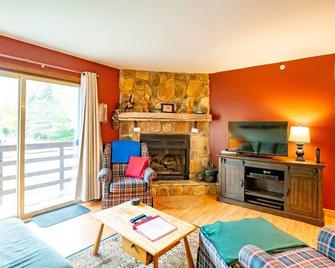 Slopeside Condo D102 - Davis - Living room