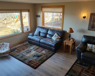 Pet Friendly ~ Lakefront Getaway - Chippewa Falls - Living room