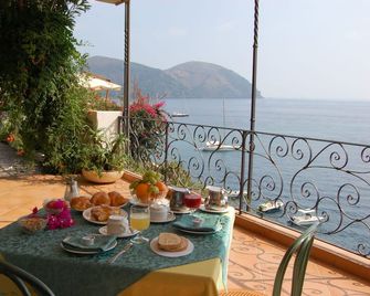 Hotel Giardino Sul Mare - ליפארי - מרפסת