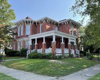 Delightful Queen-sized Room near Hocking Hills & nearby State Parks - Nelsonville - Edificio