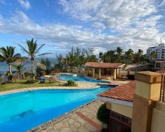 Shanzu Beachfront Suites - Mombasa - Pool