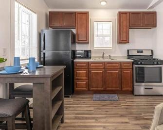 Historic Calumet 1 Bedroom - Calumet - Kitchen
