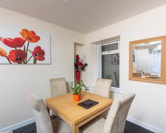 Sandfields House - Gorseinon - Essbereich