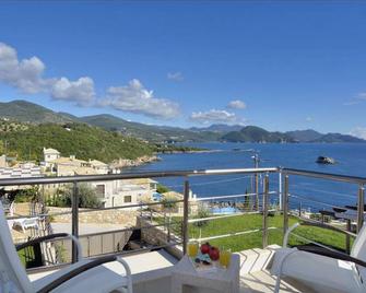 Christie's Luxury Suites - Sivota - Balkon