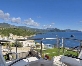 Christie's Luxury Suites - Sivota - Balkon