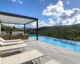 Air-conditioned 4 villa, private heated swimming pool, pool table. - Grosseto-Prugna - Piscine