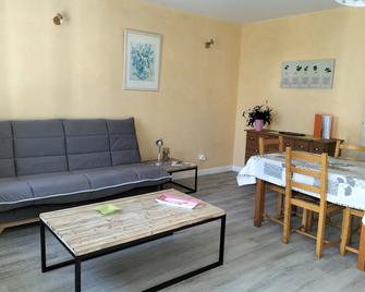 Sapcious T2 classified 3 in 50 m of the thermal baths. - Eugenie-les-Bains - Living room