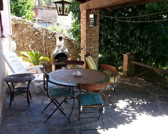 Delicious Rustic With Private Garden And Terrace A Few Km. From The Sea. - Stazzema - Patio