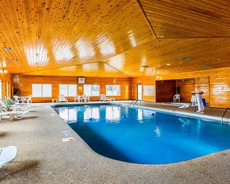 Quality Inn Mitchell I-90 - Mitchell - Басейн
