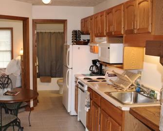 Winetrail Cabin - Giant City Sp, Siu, Cedar Lake, & Shawnee Forest Minutes Away! - Makanda - Kitchen