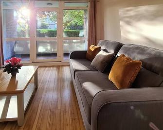 Large Bright Apt With Balcony South Dublin City - Dublin - Salon