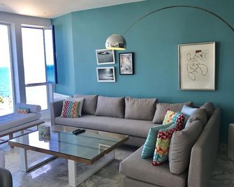 The View Gammarth - La Marsa - Oturma odası