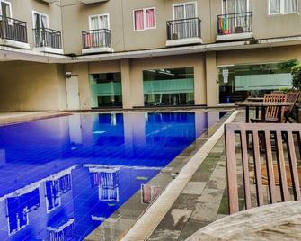 Studio Room at Sunter Park View Apartment By Travelio - Jakarta - Pool
