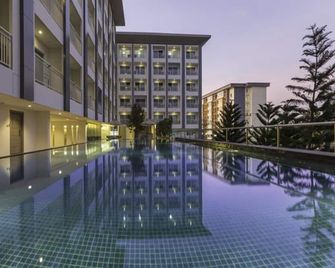 Kantary Hotel & Serviced Apartments Amata, Bangpakong - Chonburi - Pool