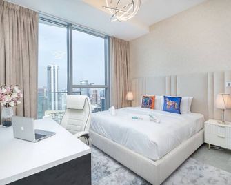 Luxurious 3BR Apartment with Panoramic Marina View - Garhoud