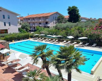 Green Sporting Club Hotel - אלגרו - בריכה