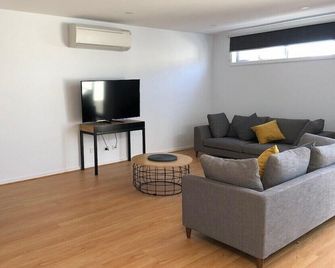Phillip Island Townhouses - Cowes - Living room