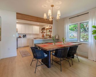 Downtown Vero Beach! 3mi To Beach, 2.9 To Jrtc, 2.7 To Cleveland Clinic - Vero Beach - Dining room