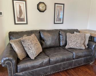 Historic Downtown Flat - Owatonna - Huiskamer