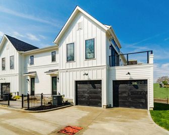 Convention - Garage Parking - Short North - Columbus - Building