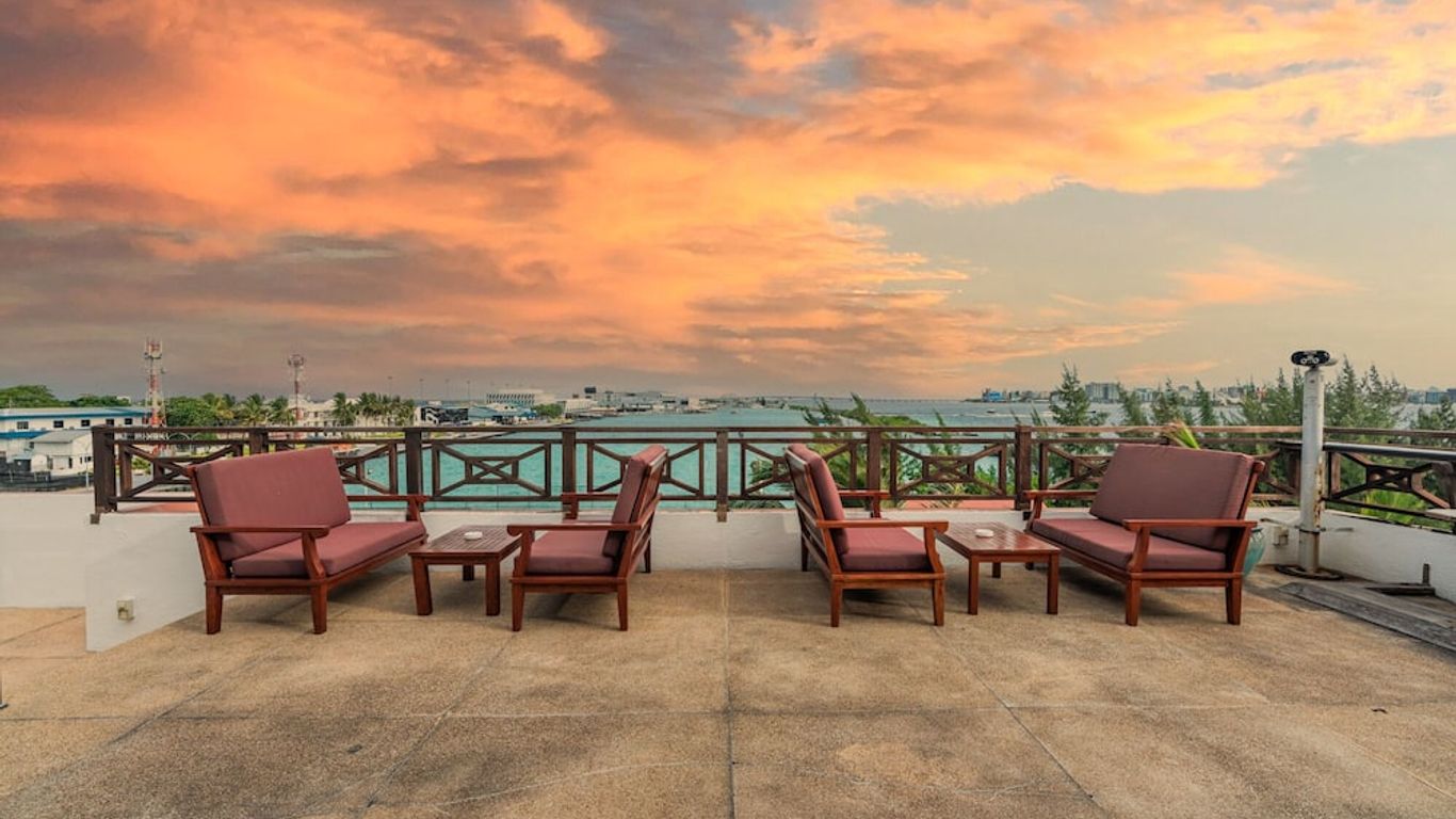 Hulhule Island Hotel