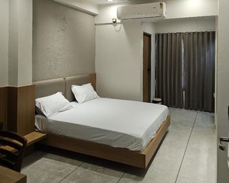 Hotel Banas - Deesa - Bedroom