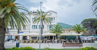 Hotel Astoria - Tivat - Building